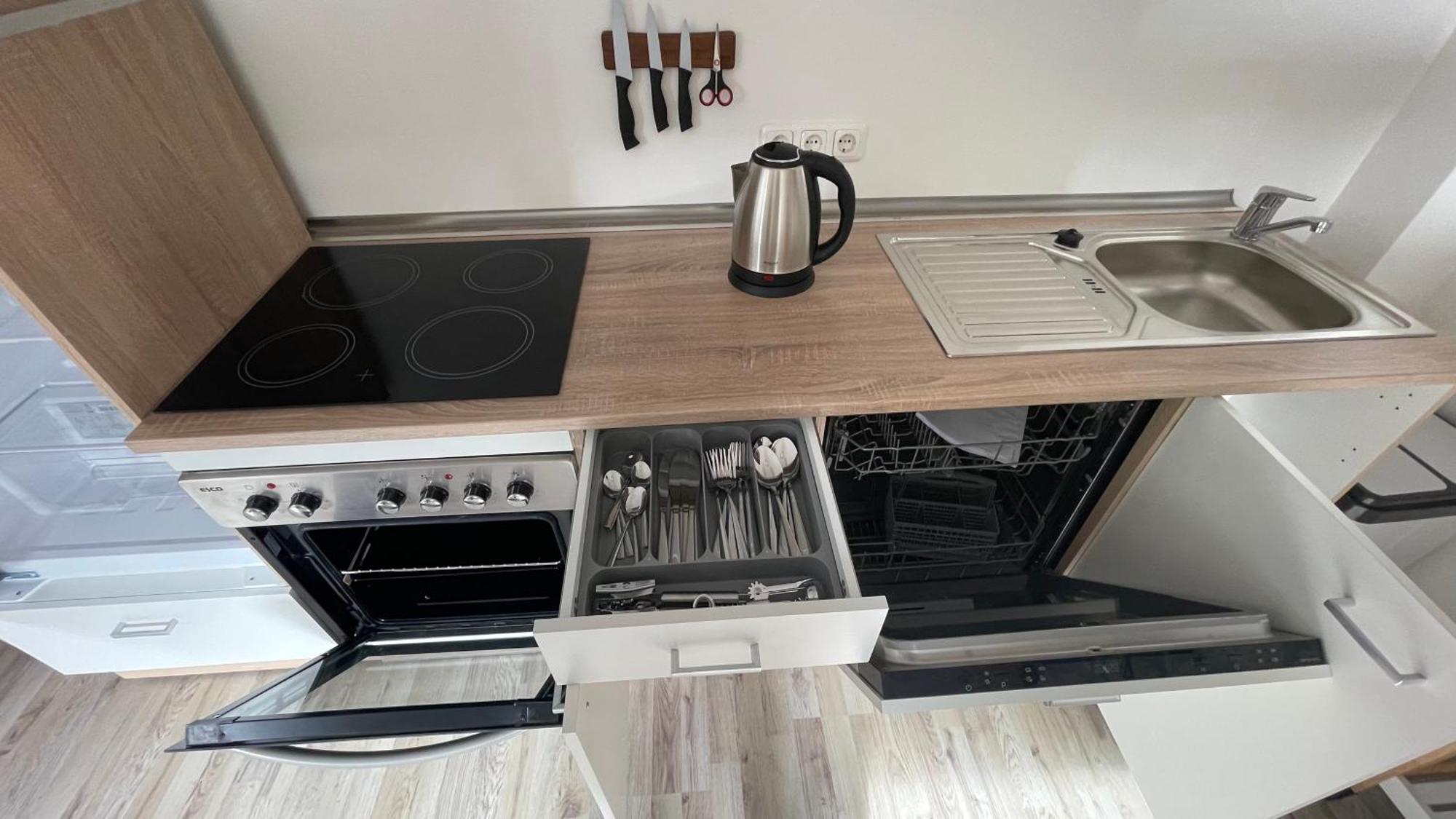 Oase Im Gruenen Hinterhof, Eg, Ruhe, Terrasse, Carport, Free Paytv, Kaffee&Tee, Fahrraeder Daire Duisburg Dış mekan fotoğraf